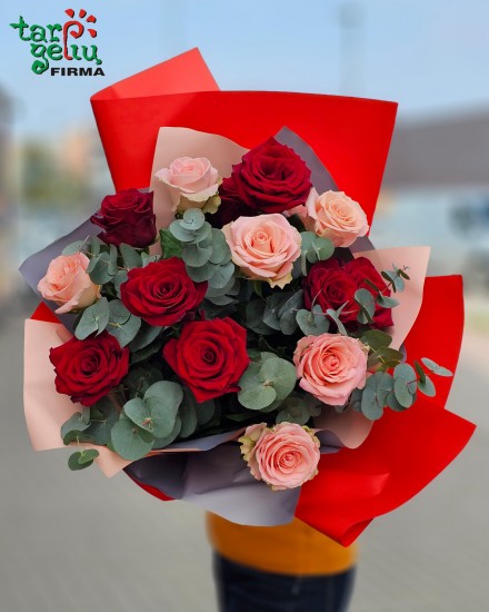 Aistros ir švelnumo rožių puokštė