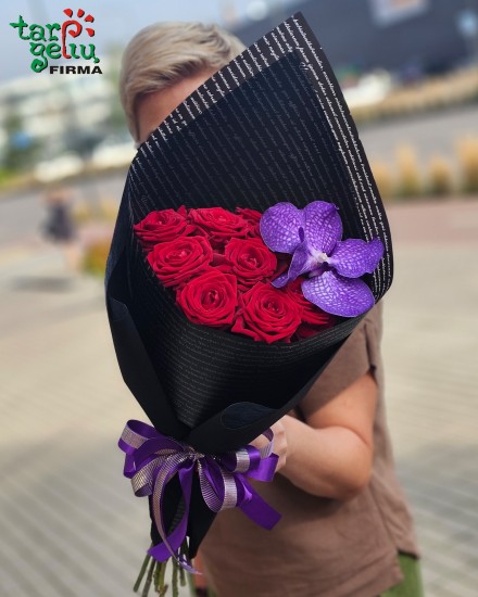 Puokštė GVAZDIKŲ ŠOKIS