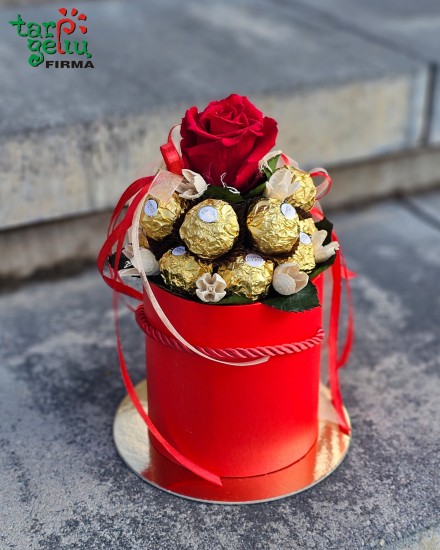 Saldainių "Ferrero Rocher" tortas