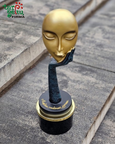 Auksu dengta rožė