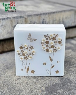 Elegantiška stiklinė dėžutė