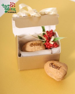 Dovanėlė "Riešutas bosei (-ui)"
