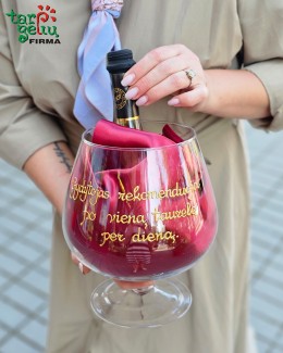 „Gydytojas rekomenduoja po vieną taurelę per dieną“