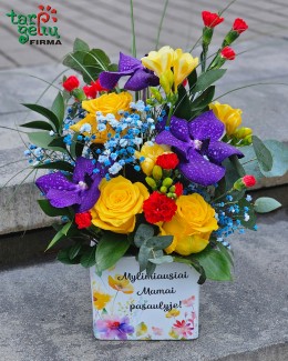 Gėlių kompozicija „Mylimiausiai Mamai“