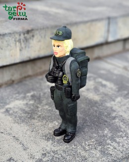 Suvenyras "Pasienietė su kuprine"