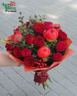 Rožių ir bijūnų puokštė "Miledi"
