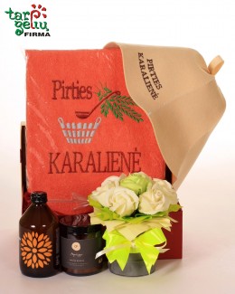 "Pirties karalienei"