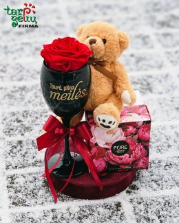 "Meilė telpa taurėje"