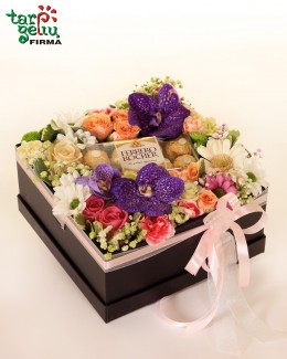 Gėlių dėžutė "Saldi dovana"