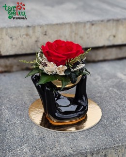 "Ranka kvepianti rože"
