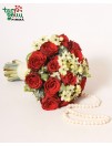 Vestuvinė puokštė su rožėmis ir perlais