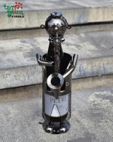 Metalinis butelio stovas-laikiklis „Saksofonistas“