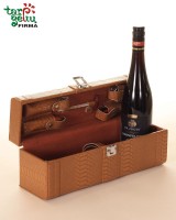 Vyno butelio dėžė su įrankiais
