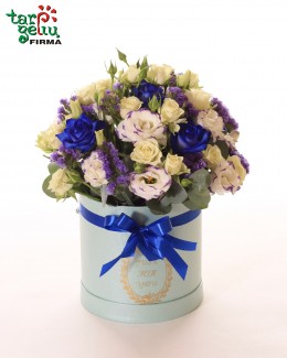 Цветы в синей коробке