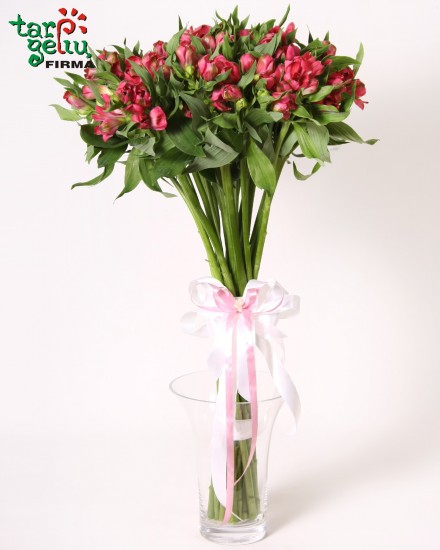Charming bouquet of alstromeria