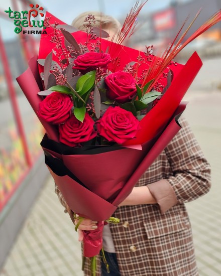 Arrangement of roses LOVE