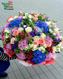  Bouquet of beautiful flowers